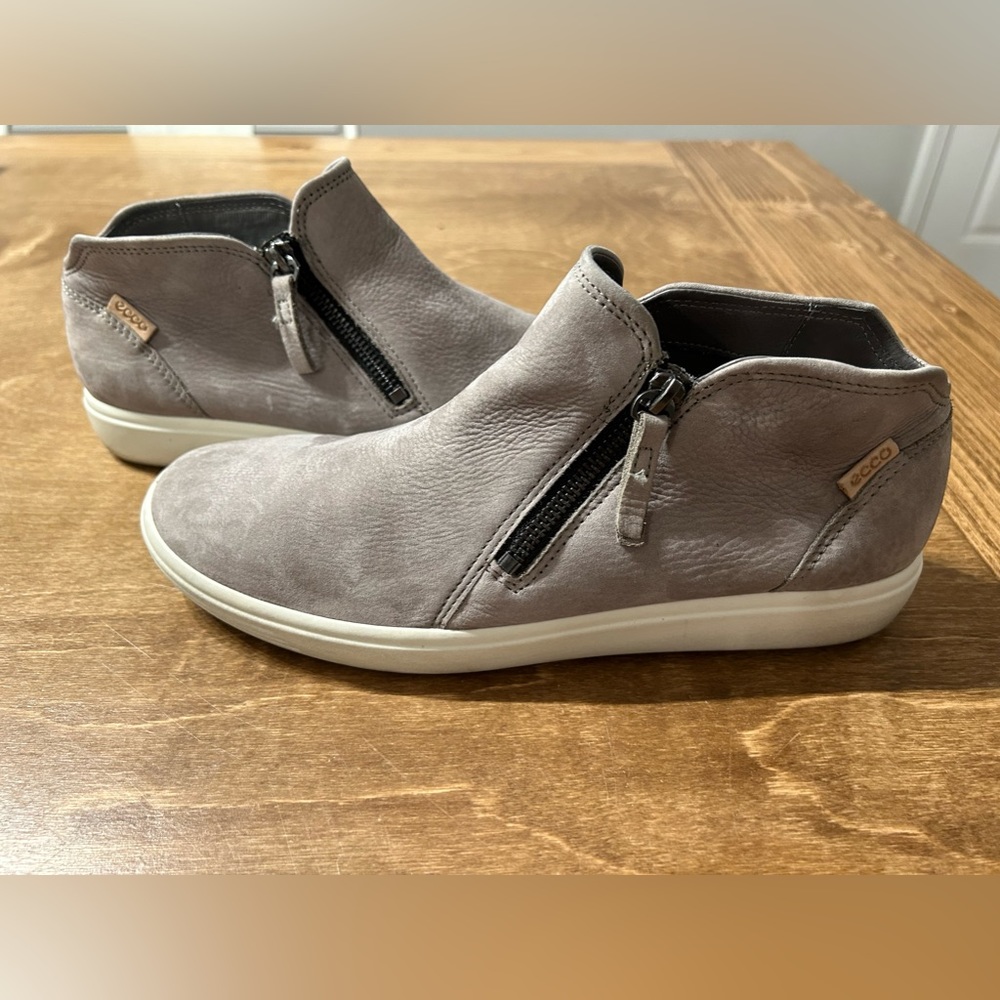 Ecco Taupe Leather Zip-Front Ankle Booties